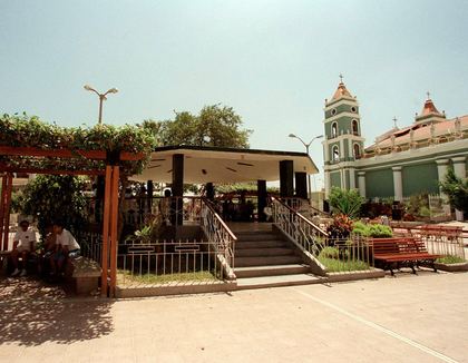 Plaza y lugares emblemáticos de Piura